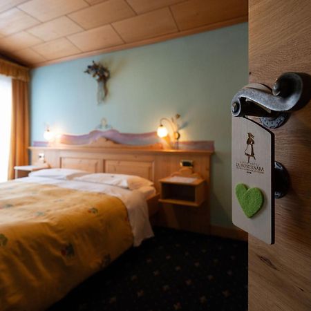 Alpenhotel La Montanara ร็อคคา ปิเอโตเร ภายนอก รูปภาพ